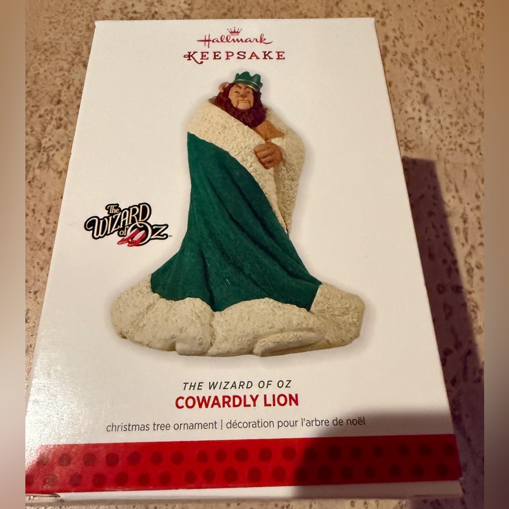 2013 Hallmark Wizard of Oz Cowardly Lion Ornament